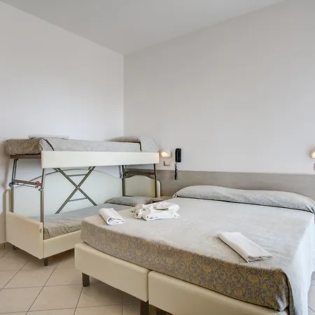 ホテル Amedea チェルヴィア